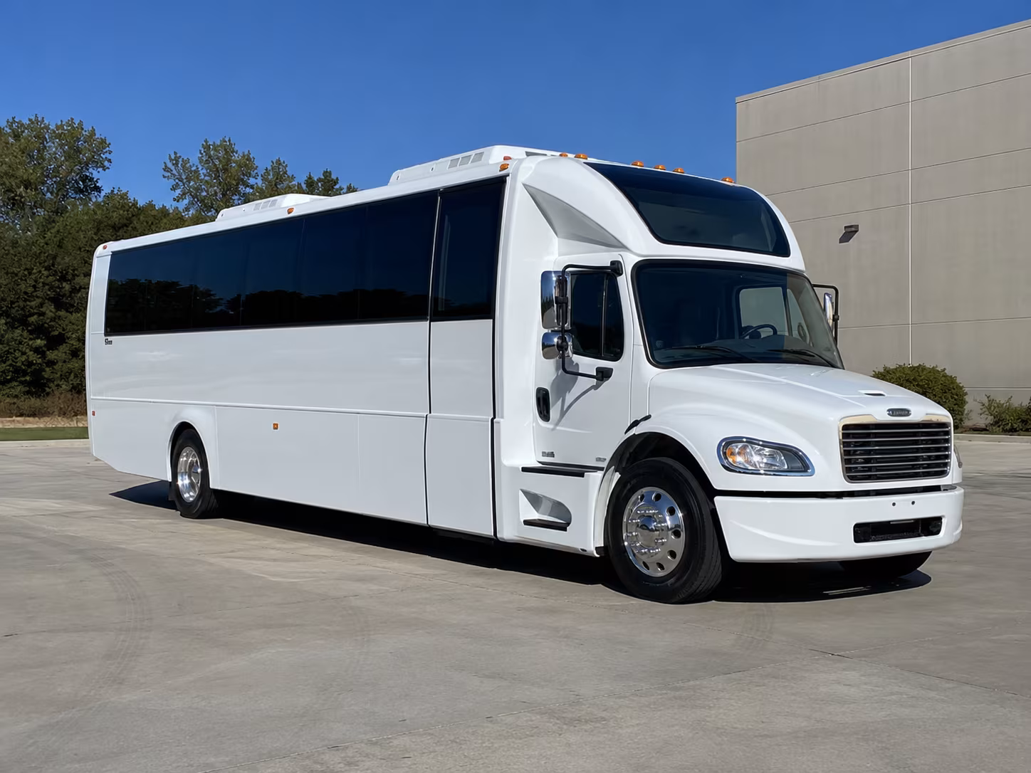 somerville 28 passenger party bus